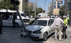 Konya'da otomobil ile kamyonet çarpıştı: 1'i çocuk 6 yaralı