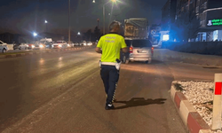 Kütahya'da direksiyon hakimiyetini kaybeden motosiklet sürücüsü hastanelik oldu