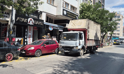 Şair Fuzuli Caddesi çift sıra parktan kurtulamıyor