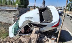 Ağrı’da iki aracın karıştığı feci kazada 4 kişi yaralandı