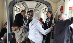 Başkan Ayşe Ünlüce işe tramvayla gitti