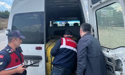 Bilecik'te düzensiz göç uygulamasında 3 aranan şahıs yakalandı