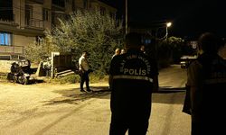 ASKİ kamyonunun damperi köprüde takılı kaldı