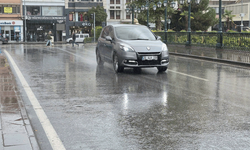 Eskişehir'de beklenen yağış başladı! Sıcaklık 14 dereceye düştü