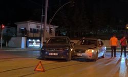 Eskişehir’de iki otomobil çarpıştı: 2 yaralı