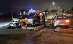 Eskişehir'de kavşakta çarpışan 2 araç hurdaya döndü: 3 yaralı