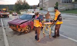 Eskişehir’de otomobil aydınlatma direğine çarptı: Sürücü yaralandı