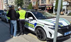 Eskişehir’de otomobil ve motosiklet çarpıştı: Yaralı sürücü hastaneye kaldırıldı