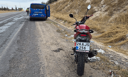 Eskişehir'de tekeri kilitlenen motosikletten düşen sürücü yaralandı