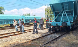 Eskişehir’de vagonun üzerine çıkan baba ve oğluna yüksek gerilim hattındaki elektrik çarptı