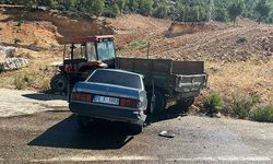 Karaman'da otomobil traktörün römorkuna çarptı: 3 yaralı