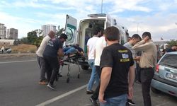 Kilis'te motosiklet ile otomobil çarpıştı: 1'i ağır 2 yaralı
