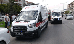 Malatya'da kontrolden çıkan otomobil trambüs direğine çarptı