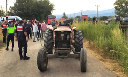 Manisa Turgutlu'da traktörün işçi taşıyan kasası devrildi: 4 yaralı