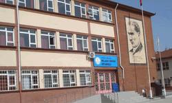Melahat Ünügür Ortaokulu'nda öğrencinin arkadaşlarına makas çektiği iddiasına açıklama