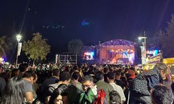 Pinhani, Porsuk Festivali’nde Eskişehirlilere unutulmaz bir gece yaşattı