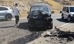 Siirt'te hafif ticari araç ile kamyonet çarpıştı: 4 yaralı