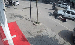 Adana'da motosikletteki çift otomobille çarpıştı: 2 yaralı