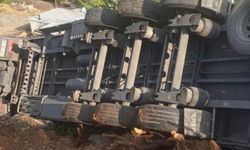 Adıyaman'da  rampada kontrolden çıkan tır devrildi: 1 yaralı