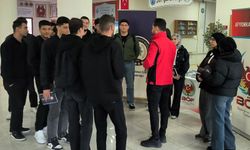 Afyonkarahisar’da polis ekipleri üniversite öğrencilerini bilgilendirdi