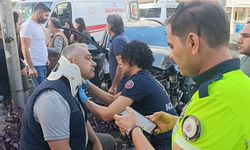 Antalya'da kırmızı ışık ihlali yapan kamyonet ortalığı savaş alanına çevirdi: 2 yaralı