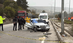 Burdur’da bariyerlere çarpan otomobil takla attı: 1 ölü, 4 yaralı