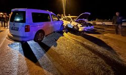 Erzincan’da hafif ticari araç ile otomobil çarpıştı: 2 yaralı