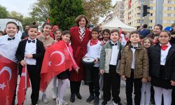 Eskişehir'de Cumhuriyet coşkusu cadde ve sokakları sardı