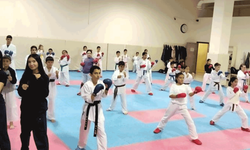 Eskişehir'de genç sporcular haftanın 6 günü karate yapıyor