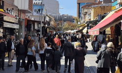 Eskişehir'de güneş yüzünü gösterdi, çarşıda adım atacak yer kalmadı