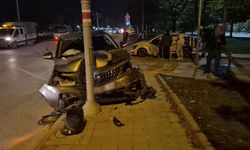 Eskişehir'de iki araç çarpıştı: 3 kişi yaralandı