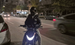 Eskişehir'de kadın sürücü trafikte tartıştığı motosikletlinin üzerine yürüdü