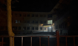 Eskişehir'de okul bahçesinde gencin bıçaklanıp babasının darp edildiği olayın davası ertelendi
