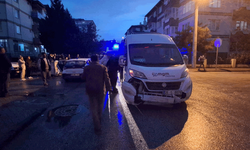 Eskişehir'de servis minibüsü ile otomobil çarpıştı: Yaralılar var
