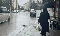Eskişehir’de yağışlar şemsiye satışlarını hareketlendirdi
