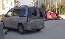 Eskişehir'deki kazada otomobil hurdaya döndü