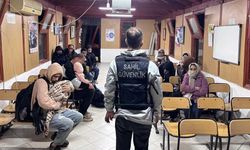 İzmir açıklarında 76 düzensiz göçmen yakalandı
