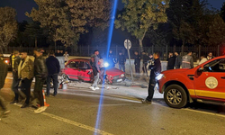 Kayseri'de karşı yola geçen otomobil, motosiklete çarptı: 1 ağır yaralı