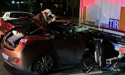 Konya'da otomobil lastiği patlayan tıra ok gibi saplandı: 2 yaralı