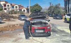 Muğla'da seyir halindeki otomobilde yangın çıktı