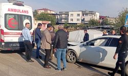 Siirt'te otomobil ile hafif ticari araç çarpıştı: 3 yaralı