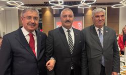 Tören alanında tepki gösteren şehit babası ile Vali Yılmaz bir araya geldi