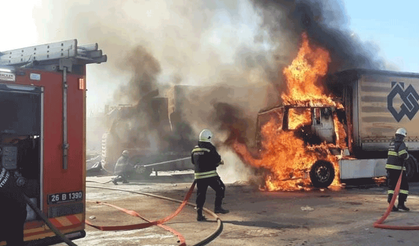 Eskişehir'de 3 tır alevler içinde kaldı