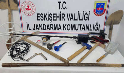 Eskişehir'de definecilere suçüstü: 3 tutuklama