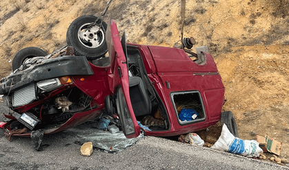 Eskişehir yolunda kontrolden çıkan araç ters döndü: 2 yaralı