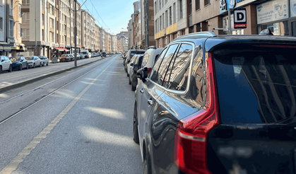 Eskişehir’de kazaya davetiye: Otobüsler durağa giremiyor