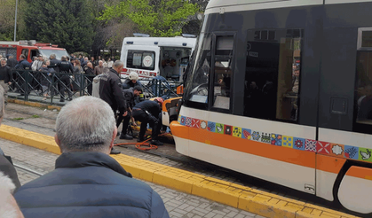 Eskişehir’de tramvay yolunda feci kaza