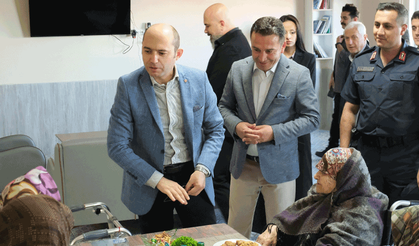 Başkan Dökmeci’den huzurevi sakinlerine bayram ziyareti