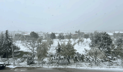 Mayıs’ta Eskişehir’e kar sürprizi: İlçeler beyaz örtüyle uyandı