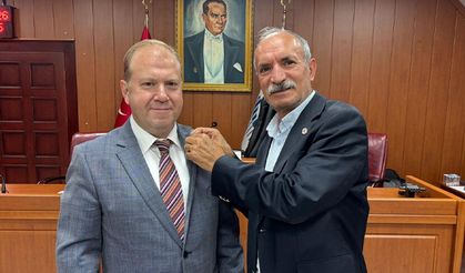 Odunpazarı’nda Baha Güngör’e CHP rozeti takıldı!
